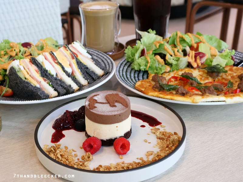 Watering Hole Café จุดนัดพบแห่งรสชาติและบรรยากาศอบอุ่น